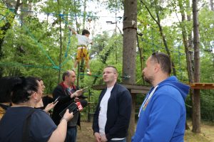 Зам.-кметът арх. Мартин Паскалев представи обновената въжена градина в парк „Митрополит Методий Кусев“