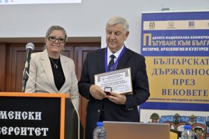 Акад. Дамянов с награда от Шуменския университет