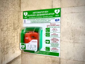 Първият обществено достъпен дефибрилатор в Русе бе монтиран пред сградата на Общината