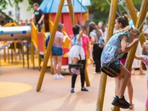 Обновената голяма детска площадка в Цар-Симеоновата градина отново посреща децата за игра