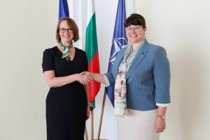 Среща на заместник-министър Иванка Ташева с посланика на Ирландия в София Катрин Банън