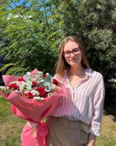 Петя Апостолова спечели конкурса за стихосбирка „#ДО 40“ с „В плитчините на сърцето“
