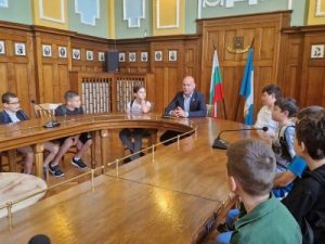 Третокласници от СУ „Пейо Кр. Яворов“ гостуваха в Община Пловдив