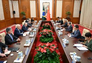 Китай призовава Бразилия съвместно да отблъсне „външните предизвикателства“, докато връзките в Пекин се задълбочават
