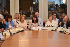 Министър Ефремова: Проектът на бюджета на ДОО за 2026 г. гарантира социалните права на хората
