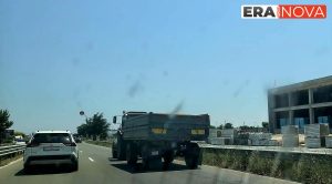 Трактор с пълно ремарке затруднява движението на АМ “Тракия” след Бургас