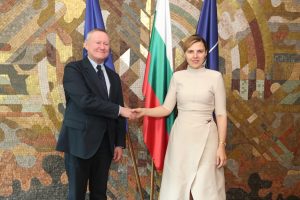 Министър Петрова се срещна с комисаря по правата на човека на Съвета на Европа Майкъл О’Флаърти