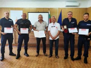 БЧК ОТЛИЧИ ПОЛИЦЕЙСКИТЕ СЛУЖИТЕЛИ, СПАСИЛИ 14-ГОДИШНО МОМЧЕ ОТ ВОДИТЕ НА РЕКА МАРИЦА