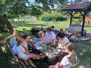 Проект „Лято сред природата“ възражда връзката между поколенията в село Бъзън