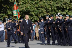 Румен Радев към випускниците на ВВВУ „Георги Бенковски“: Днес вие се посвещавате на святата мисия да гарантирате въздушния суверенитет на Родината