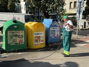 Започва почистването на съдовете за отпадъци от опаковки в Русе и населените места от общината