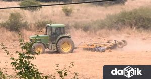Трактор се обърна в дере в бургаското село Драганово