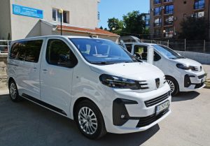 Община Варна осигури два нови електрически автомобила за нуждите на социалните услуги