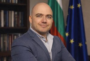 Министър Илин Димитров ще посети Китай за участие в Българо-китайската междуправителствена смесена комисия