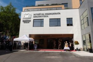 Хуманитарната гимназия отвори врати след ремонта, кметът Костадин Димитров приветства учениците