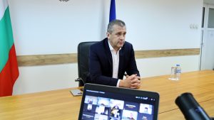 Министър Георги Пеев настоява за плавателни коридори по Дунав за блокираните български кораби