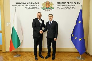 Министър Георги Пеев: За първи път български експерт е удостоен с престижното отличие „Джером Ледерер“ за авиационна безопасност