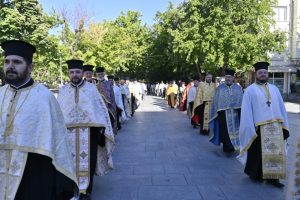 Стотици посрещнаха честната глава на Св. Климент Охридски в Стара Загора